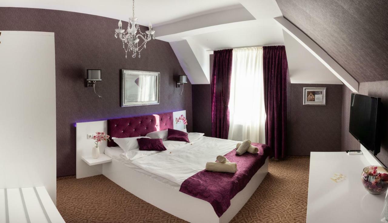 וארנה Golden Rooms מראה חיצוני תמונה