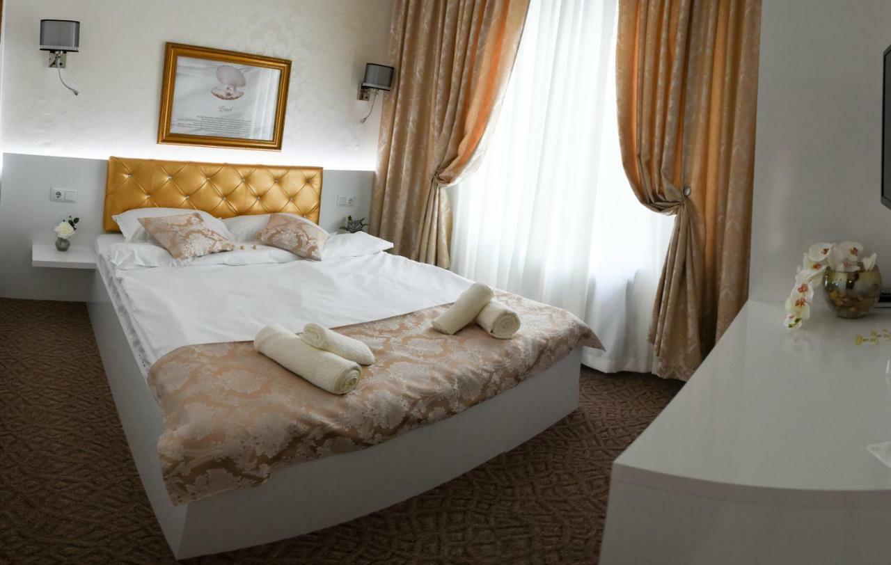 וארנה Golden Rooms מראה חיצוני תמונה