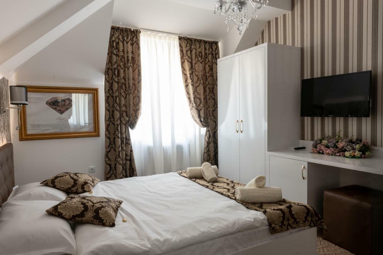 וארנה Golden Rooms מראה חיצוני תמונה